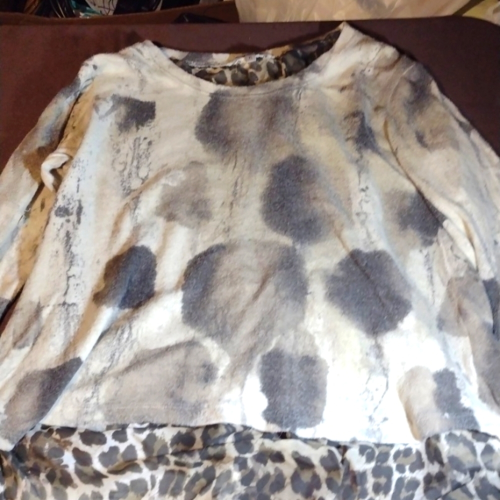 Tempo Paris women's XL open back sweater with lacie undershirt, with doily accen